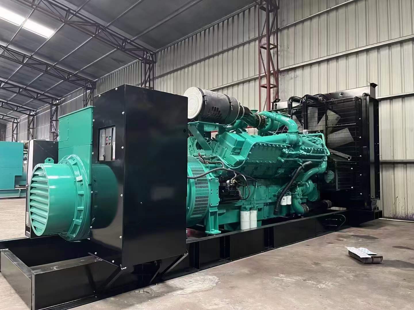 六合如何降低 800kW 柴油发电机输出电流的波动?