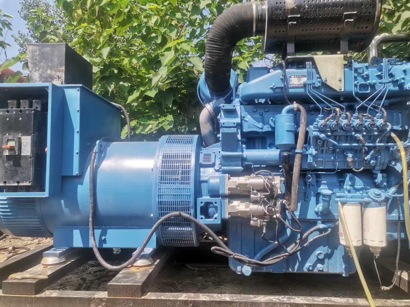 六合详细说明降低 800kW 柴油发电机输出电流波动的方法